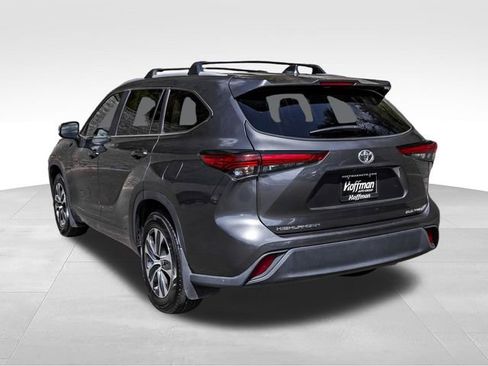 Used 2023 Toyota Highlander XLE AWD/4WD image 10