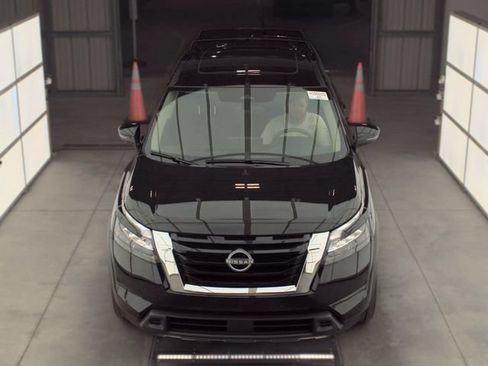 Used 2025 Nissan Pathfinder SV w/ SV Premium Package AWD/4WD image 3