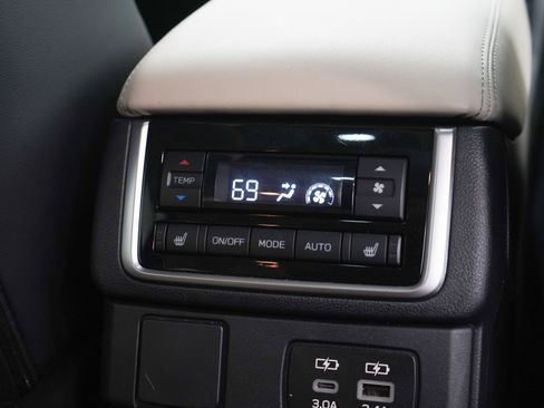 Used 2024 Subaru Ascent Limited w/ Technology Package AWD/4WD image 17