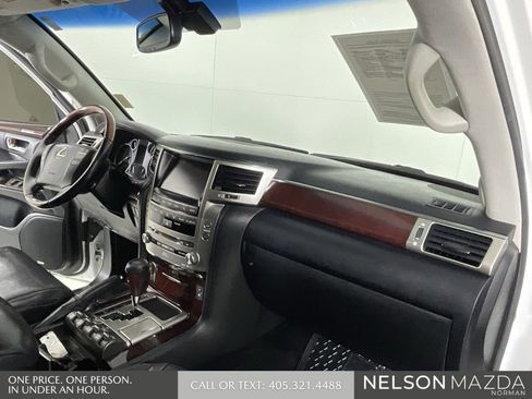 Used 2013 Lexus LX 570 4WD w/ Luxury Pkg image 30