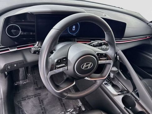 Used 2024 Hyundai Elantra Limited FWD image 9