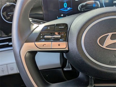 Used 2025 Hyundai Elantra Limited image 15