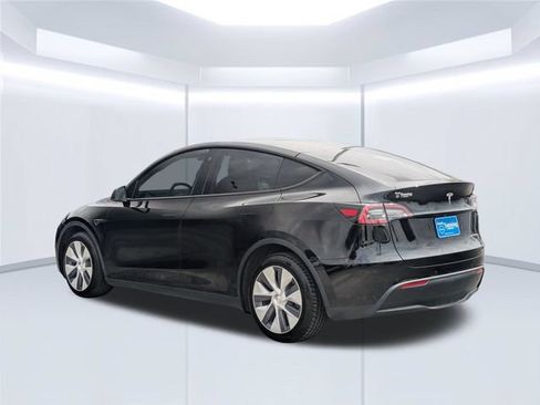 Used 2022 Tesla Model Y Long Range AWD/4WD image 3