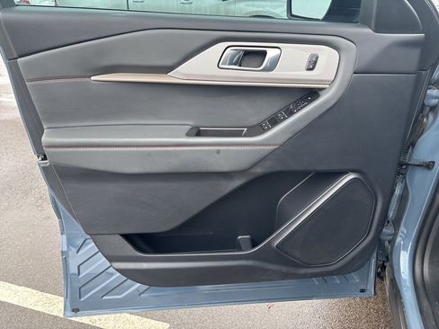 Used 2025 Ford Explorer Active image 16