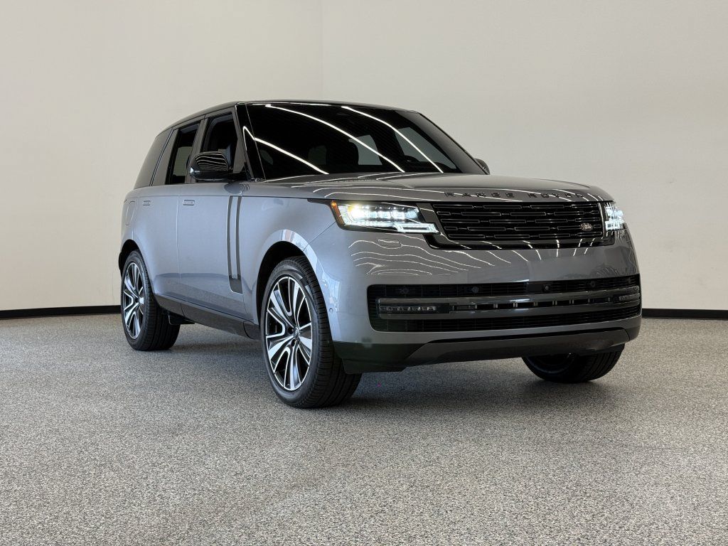 Used 2024 Land Rover Range Rover SE AWD/4WD image 2