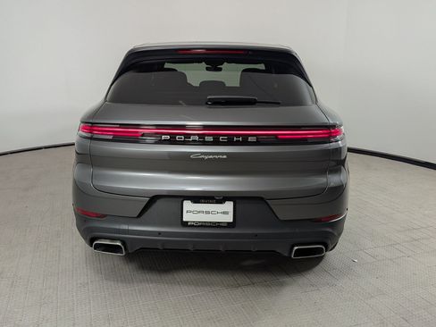 Certified 2025 Porsche Cayenne AWD/4WD image 10
