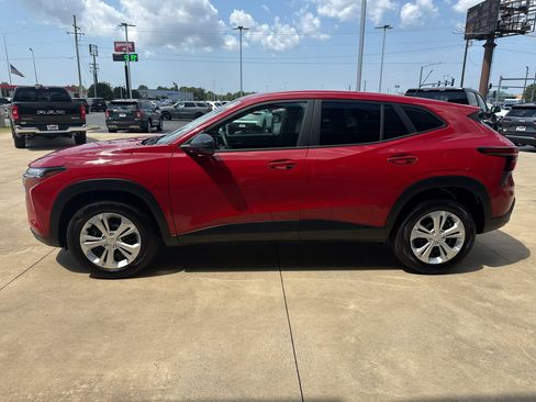 Used 2026 Chevrolet Trax LS FWD image 4