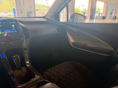 Used 2014 Chevrolet Volt w/ Enhanced Safety Package 1 FWD image 21