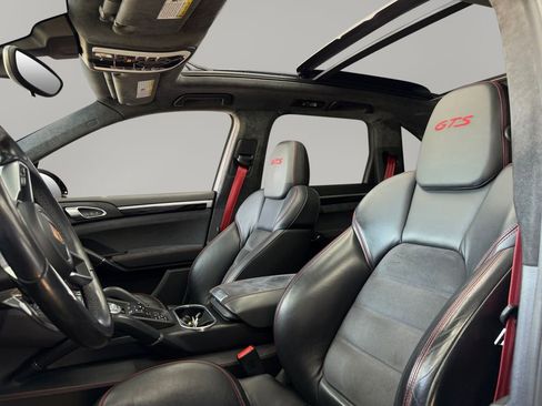 Used 2018 Porsche Cayenne GTS image 9
