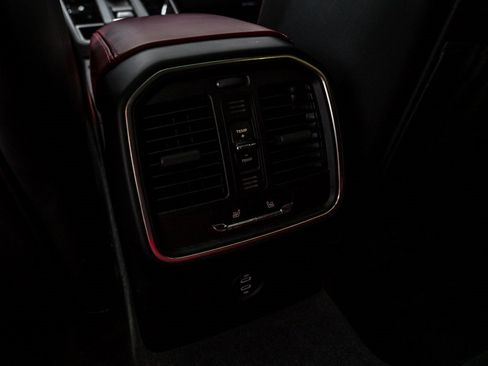 Used 2025 Porsche Macan image 30