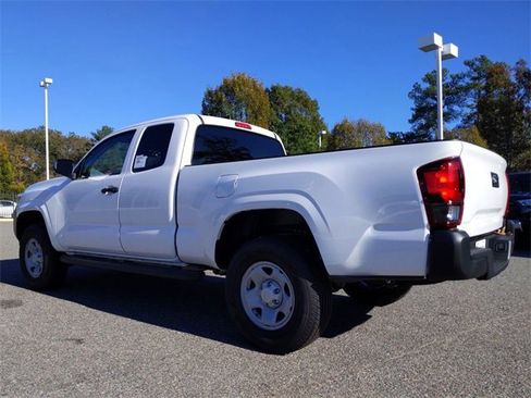 Used 2019 Toyota Tacoma SR image 6