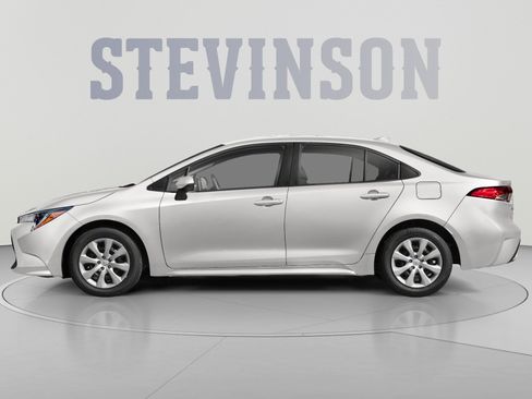 Used 2022 Toyota Corolla LE FWD image 3