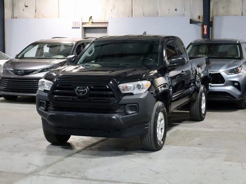 Used 2019 Toyota Tacoma SR image 1