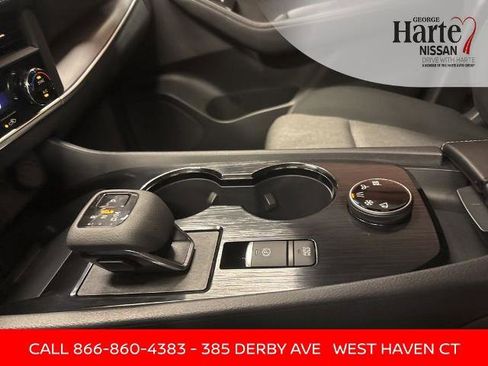 Certified 2025 Nissan Rogue SV image 13