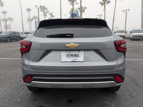 Used 2024 Chevrolet Trax LT w/ Driver Confidence Package image 5
