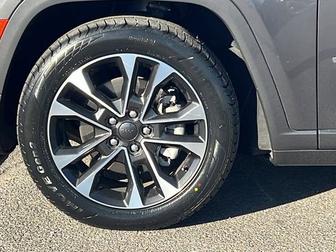 Certified 2023 Jeep Grand Cherokee L Overland w/ Luxury Tech Group IV image 9