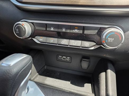 Used 2025 Nissan Altima 2.5 SV FWD image 24