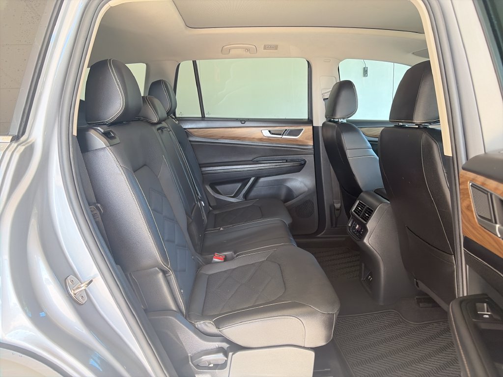 Certified 2024 Volkswagen Atlas SE FWD image 32