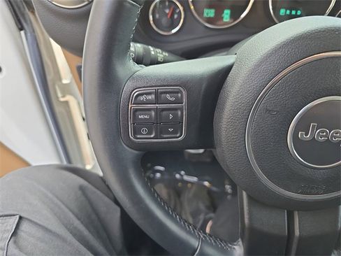 Used 2015 Jeep Wrangler Rubicon w/ Power Convenience Group image 19