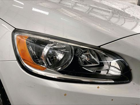 Used 2017 Volvo S60 T5 Inscription image 27