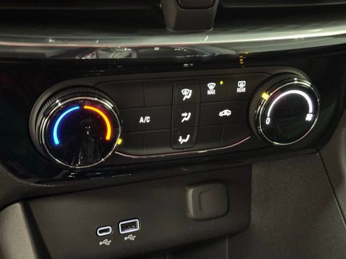 New 2025 Buick Encore GX Sport Touring image 23