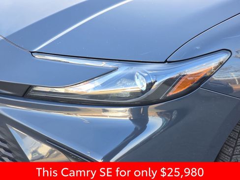 Used 2025 Toyota Camry SE image 36