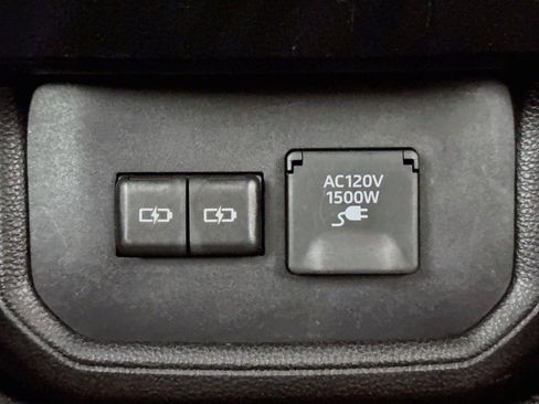 Used 2022 Toyota Highlander Bronze Edition FWD image 37