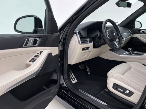 Certified 2022 BMW X5 xDrive40i w/ M Sport Package image 11