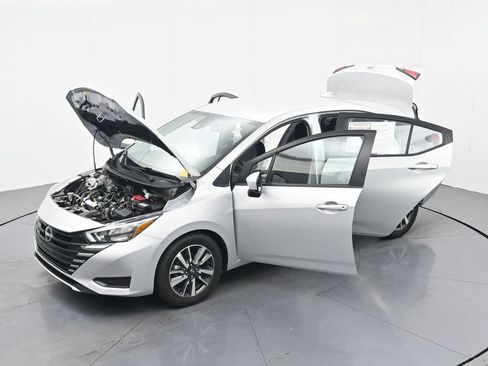 Used 2025 Nissan Versa SV FWD image 38