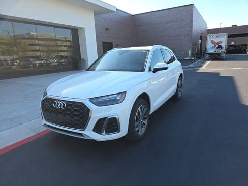 Used 2023 Audi Q5 2.0T Prestige w/ Prestige Package image 2