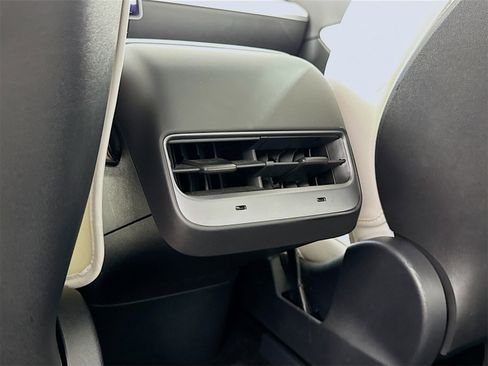 Used 2022 Tesla Model Y Performance image 25