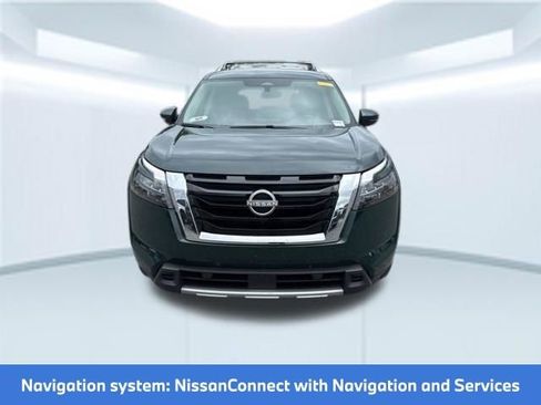 Used 2025 Nissan Pathfinder SL FWD image 2