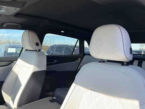 New 2026 Volkswagen Atlas Cross Sport SEL Premium R-Line image 11