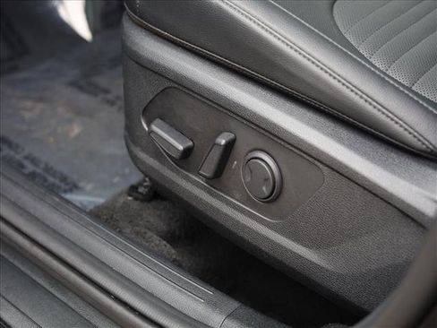 Used 2025 Kia Sportage SX image 7