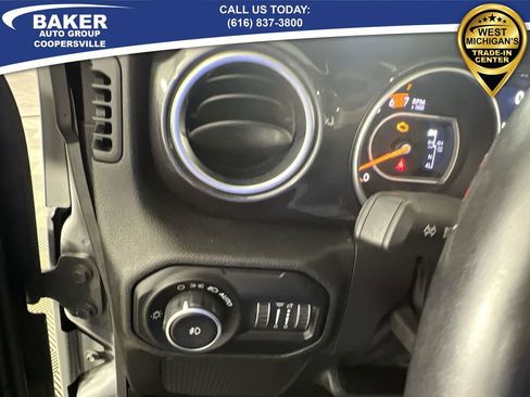 Used 2020 Jeep Wrangler Unlimited Sahara image 17