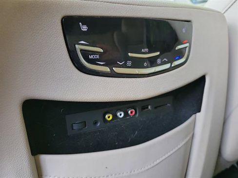 Used 2015 Cadillac Escalade Premium image 13