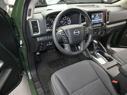Used 2024 Nissan Frontier SV w/ SV Convenience Package RWD image 6