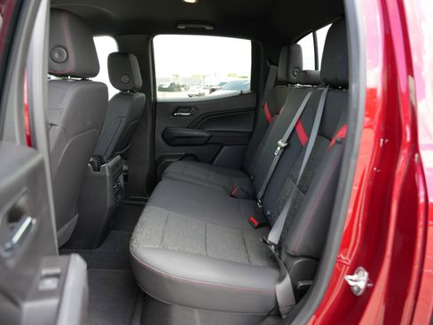 Used 2024 Chevrolet Colorado Z71 w/ Z71 Convenience Package 2 AWD/4WD image 18