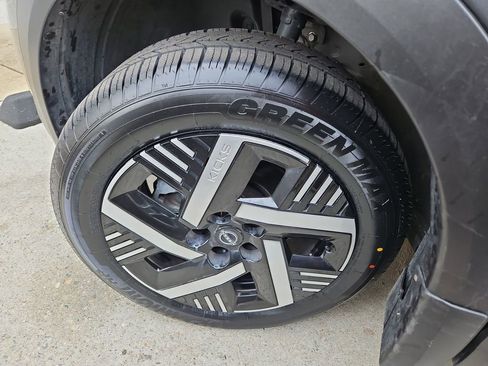 Used 2025 Nissan Kicks SV image 29