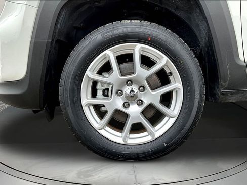 Used 2023 Jeep Renegade Latitude image 32