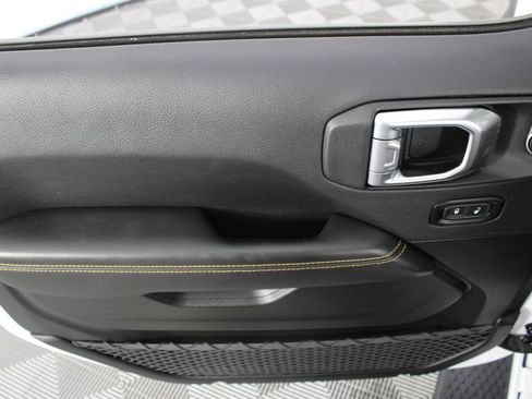 Used 2025 Jeep Wrangler Unlimited Sahara AWD/4WD image 13