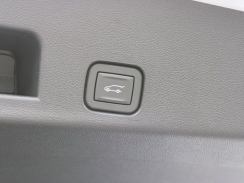 New 2026 Chevrolet Traverse LT w/ Enhanced Driving Package FWD image 16