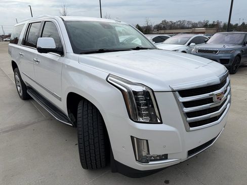 Used 2020 Cadillac Escalade ESV Luxury image 3