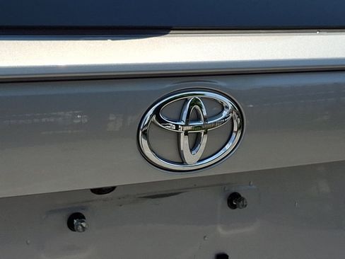Used 2022 Toyota RAV4 XLE AWD/4WD image 30