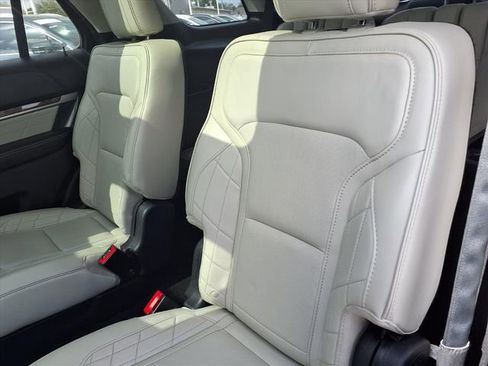 Used 2017 Ford Explorer Platinum image 9