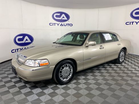 Used 2009 Lincoln Town Car Signature L image 7