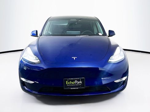 Used 2022 Tesla Model Y Long Range AWD/4WD image 2