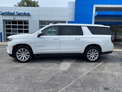 Used 2023 Chevrolet Suburban Premier AWD/4WD image 2