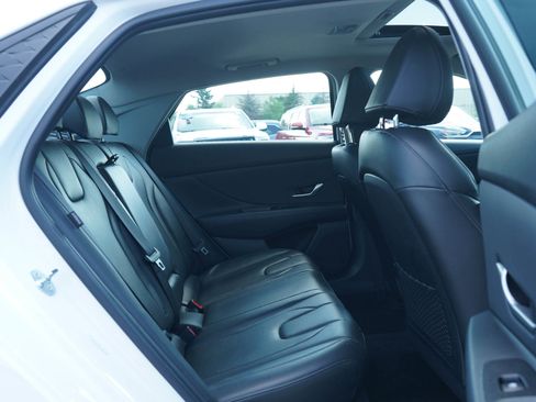 Used 2025 Hyundai Elantra Limited FWD image 12