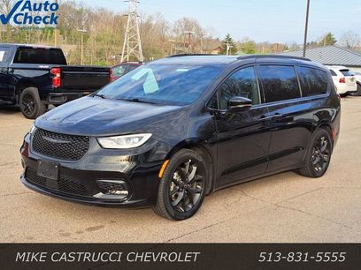 Used 2025 Chrysler Pacifica Limited
